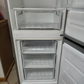 Lodówka z zamrażalnikiem POLAR – kolor srebrny