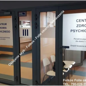 Usługa oklejania szklanych drzwi Warszawa - folie na szklane drzwi, folie do biura, szkół, szpitali, magazynów, aptek, przedszkoli...Oklejamy Wawa