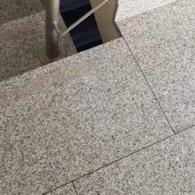 Trawertyn do łazienki i salonu – naturalny kamień | Domelia