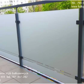 Usługa oklejania szyb balkonowych Bielany - Folie na szklane balustrady balkonowe Warszawa Bielany -Folia matowa na balkon