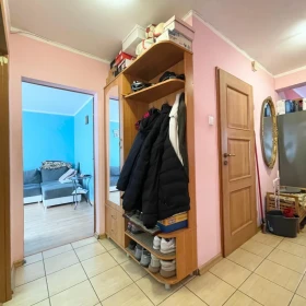 OKAZJA, Trzypokojowe 54 m2 parter z balkonem, 2 piwnice