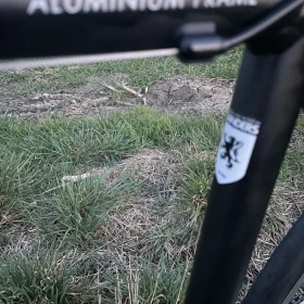 Rower szosowy Triban 6061 Alu-karbo