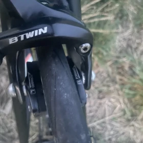 Rower szosowy Triban 6061 Alu-karbo