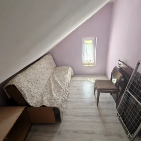 Wynajmę mieszkanie w budynku wolnostojącym Cz-wa, Korkowa pow. 64 m2+komórka 12m2 umeblowane za 1 500,00 zł/ m-c+ media wg liczników parking do dyspoz