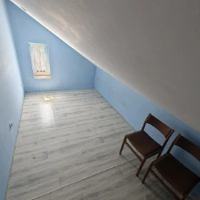 Wynajmę mieszkanie w budynku wolnostojącym Cz-wa, Korkowa pow. 64 m2+komórka 12m2 umeblowane za 1 500,00 zł/ m-c+ media wg liczników parking do dyspoz