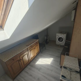 Wynajmę mieszkanie w budynku wolnostojącym Cz-wa, Korkowa pow. 64 m2+komórka 12m2 umeblowane za 1 500,00 zł/ m-c+ media wg liczników parking do dyspoz