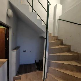 Wynajmę mieszkanie w budynku wolnostojącym Cz-wa, Korkowa pow. 64 m2+komórka 12m2 umeblowane za 1 500,00 zł/ m-c+ media wg liczników parking do dyspoz