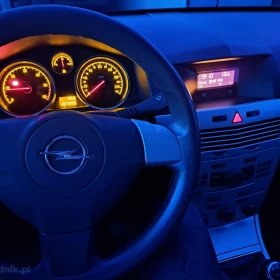 Samochód opel astra