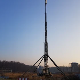 MAszt mobilny - Internet LTE, 5G, mobilna wieża telekomunikacyjna