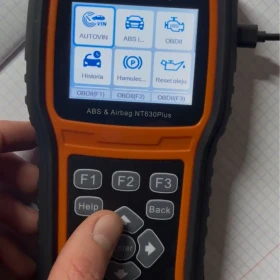 Foxwell NT630 Plus tester diagnostyczny, prawie nowy, bez pudełka
