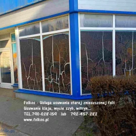 Usuwanie folii z szyb okien witryn- demontaż starej, zniszczonej folii, usuwanie kleju, mycie witryn Warszawa - Usługa zrywania folii z witryn -Folkos