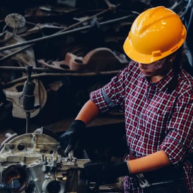 Szukam pracy jako technik mechanik lub w pokrewnej dziedzinie, branży