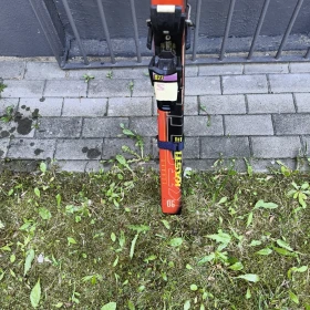 Narty zjazdowe Head z wiązaniami Salomon i 2 kijkami (komplet)