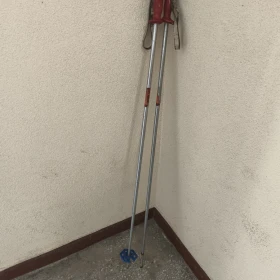 Narty zjazdowe Head z wiązaniami Salomon i 2 kijkami (komplet)