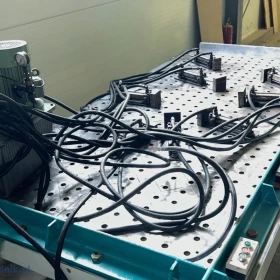 Uniwersalna prasa hydrauliczna SIEVERS 300/150 do klejenia konstrukcji - łuków z drewna