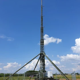 Maszt telefonii komórkowej - wieża mobilna BTS o wys. 25metrów.