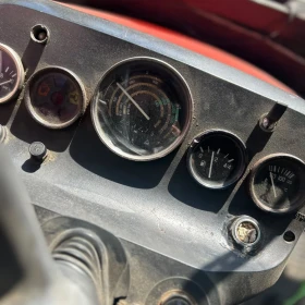 Ciągnik rolniczy Zetor 7011 z turem w komplecie widły i łyżka.