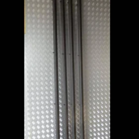 Słupki ogrodzenie siatka panel