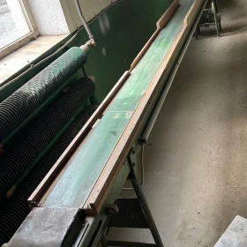 Dwa podajniki taśmowe