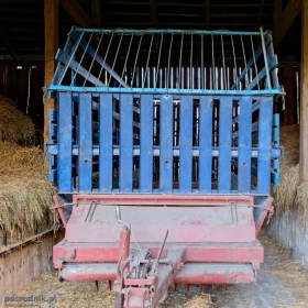 Przyczepa samozbierająca do siana słomy laweta platforma przyczepa do bel