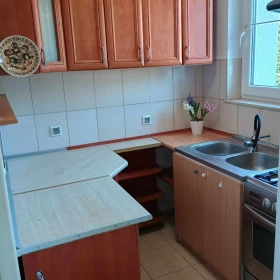 Wynajmę kawalerkę 45m2 z ogródkiem w dzielnicy Kiedrzyn, dwa pokoje Częstochowa