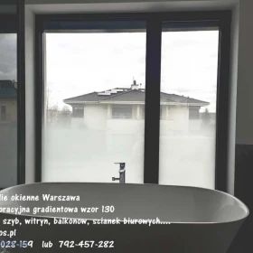 Folia matowa mleczna na okna łazienkowe- Oklejamy okno w łazience 100% prywatności -Folie matowe prywatyzujące -Usługa oklejania