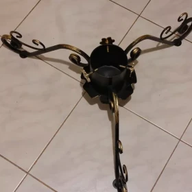 Metalowy stojak pod choinkę