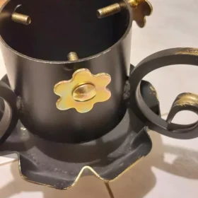 Metalowy stojak pod choinkę